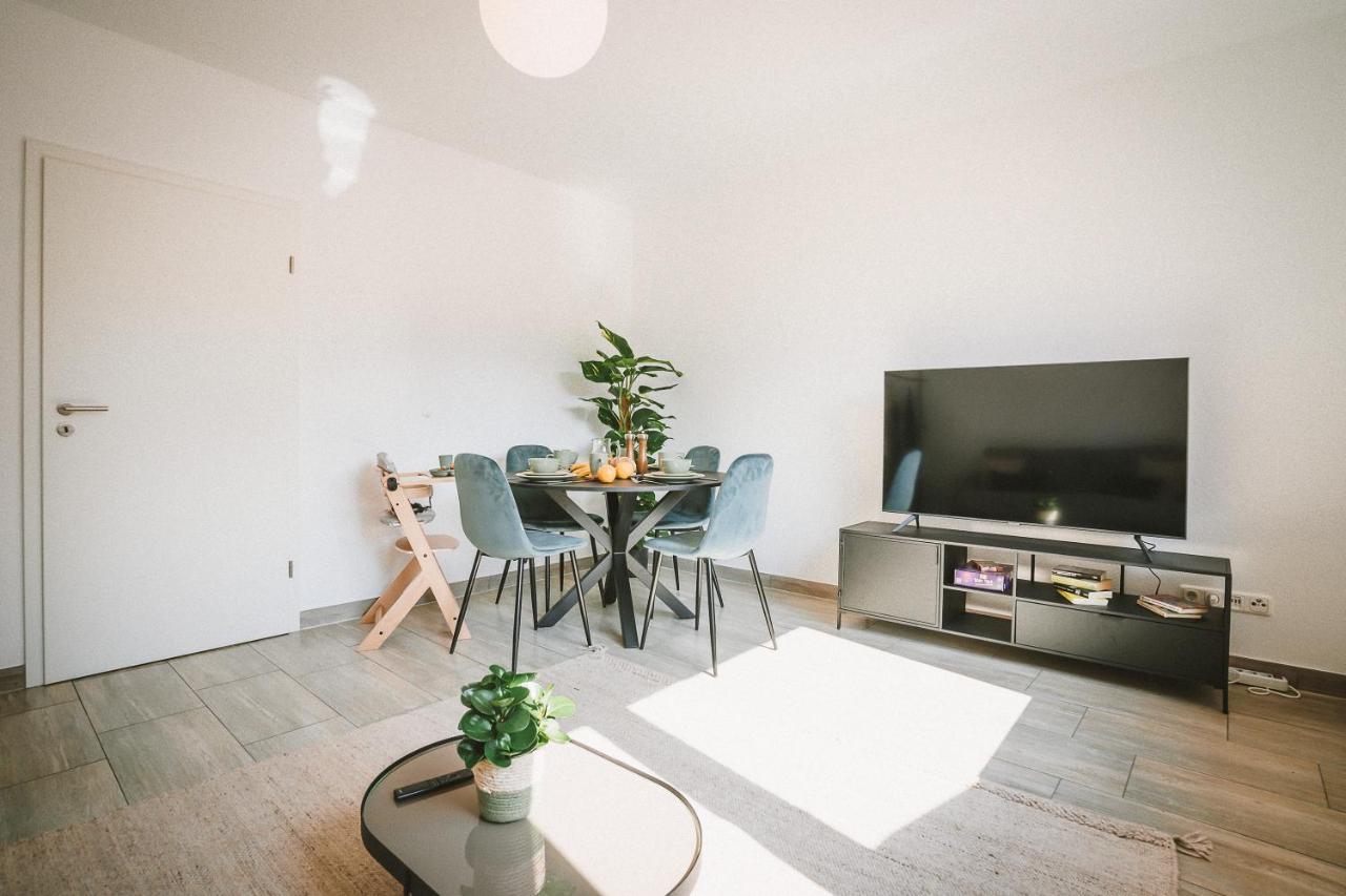 Design Apartment in City Lübeck with Terrace - Kingsize - 1,2km to city center - 62qm - Netflix Exterior foto