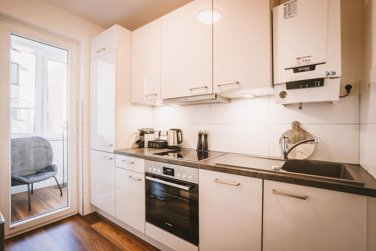 Design Apartment in City Lübeck with Terrace - Kingsize - 1,2km to city center - 62qm - Netflix Exterior foto