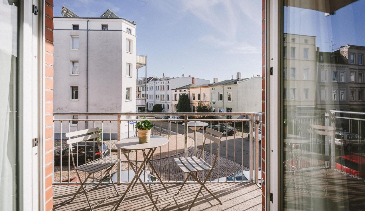 Design Apartment in City Lübeck with Terrace - Kingsize - 1,2km to city center - 62qm - Netflix Exterior foto