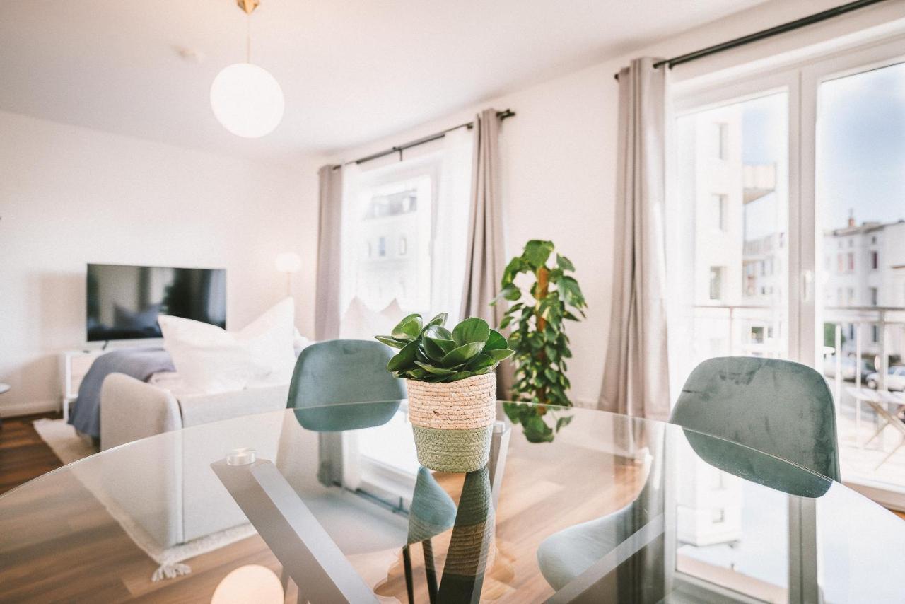 Design Apartment in City Lübeck with Terrace - Kingsize - 1,2km to city center - 62qm - Netflix Exterior foto